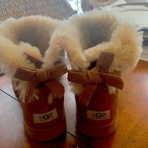 New without tags Mini Bailey bow UGG boots